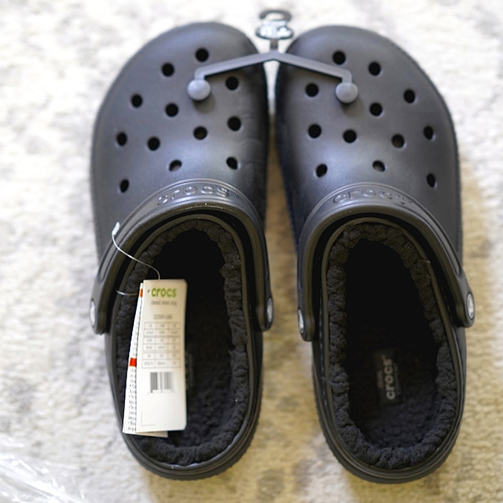 Sherpa lined Crocs size 8/8.5!